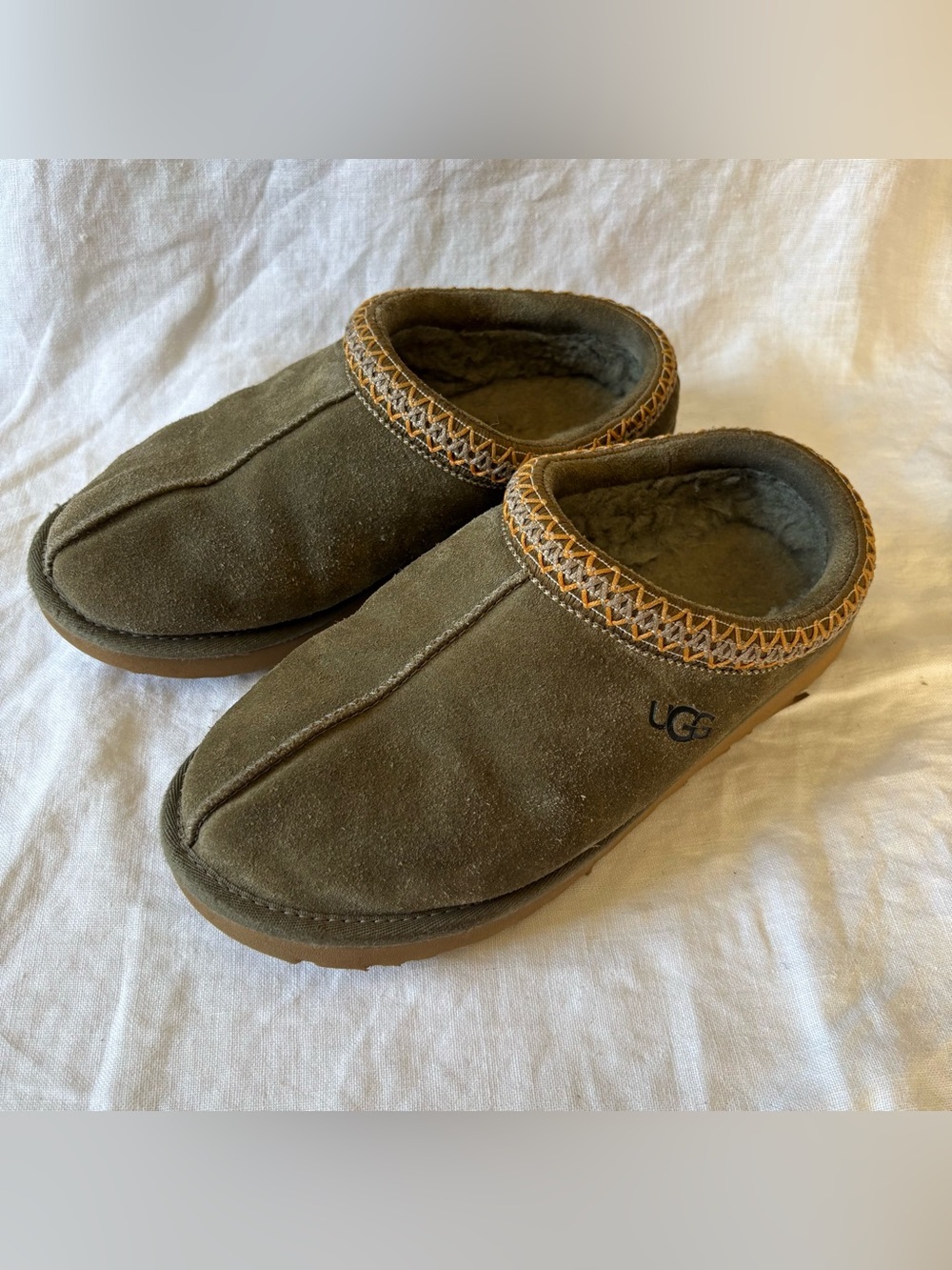 UGG Tasman 5955 olive green womens size 9 wool slipper